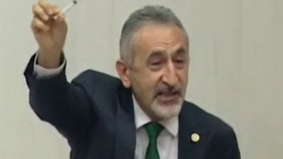 Millet aşıyı bulamıyor bari görsün dedi mecliste şırıngayı gösterdi