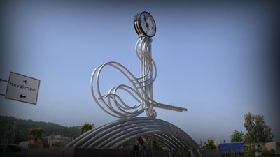 Osmanlı tuğralı saat belediye tarafından kaldırıldı: Biz Osmanlı kasabası değiliz