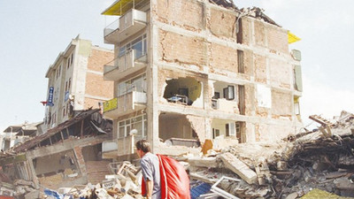 Plansızlık ve denetimsizlik binlerce insanı evsiz bıraktı