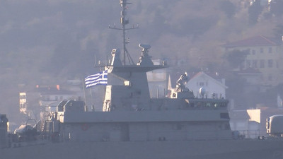 Yunanistan savaş gemisi İstanbul Boğazı’ndan geçti