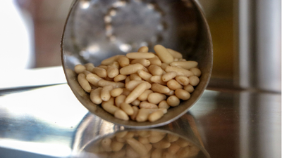 20 liralık yer fıstığını, 800 liralık çam fıstığı diye satıyorlar