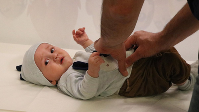 5 ay bağırsağı dışarıda yaşayan Emirhan bebek sağlığına kavuştu