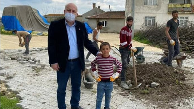 AKP'li Başkan Osman İnan, çocuk işçiyi, 'küçük ustamız' diye tanıttı