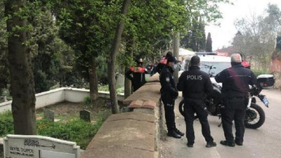 Doğum sırasında ölen bebeğinin mezarı başında ölü bulundu