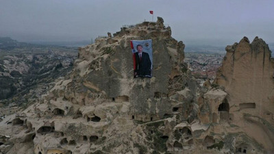 Dünyanın en yüksek peribacasına Erdoğan’ın posteri asıldı