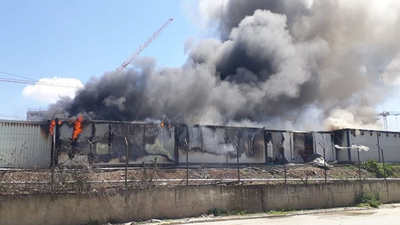 Esenler'de inşaat işçilerinin kaldığı konteynerlerde yangın çıktı