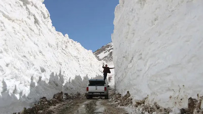 Hakkari'de Nisan ayında 7 metre kar