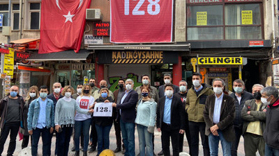 İki kez indirilmişti: Kadıköy'e 3. kez '128 milyar dolar nerede?' pankartı asıldı