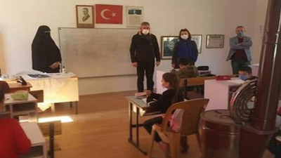 İmamın eşi çarşafla ders veriyordu; sosyal medyada tepki çeken olayda geri adım