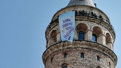 'İstanbul Sözleşmesi' pankartı Galata Kulesi'ne asıldı