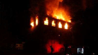 İzmir'de tarihi binada yangın