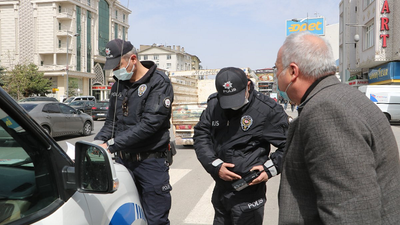 Karantinada olduğunu bankada öğrendi