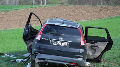 Kaymakam ve belediye başkanının içinde bulunduğu araç kaza yaptı