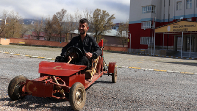 Lise öğrencisi hurdadan topladığı malzemelerle araba yaptı