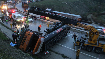 Manisa'da Karayollarına ait tanker devrildi: 1 ölü, 1 yaralı