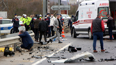 Otomobiller çarpıştı, ölen kişinin yakınları kaza yerinde gözyaşı döktü