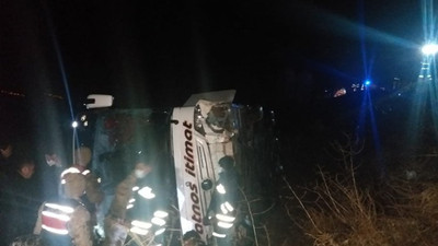 Sivas'ta yolcu otobüsü devrildi: 21 kişi yaralandı