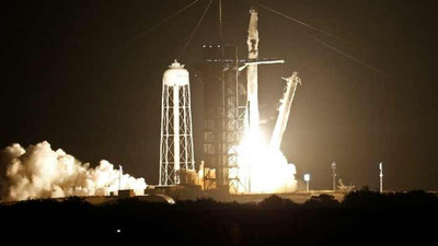 SpaceX 4 astronotu uzay istasyonuna gönderdi