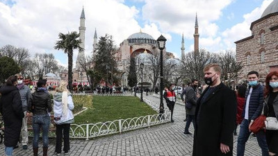 Sultanahmet'te turist yoğunluğu: Sosyal mesafeyi hiçe saydılar