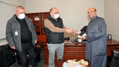 Takside unutulan 200 bin lirayı sahibine verdi 