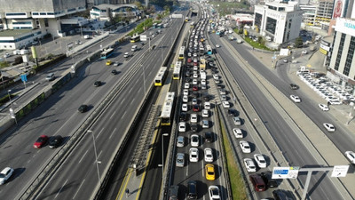 Tam kapanmanın ilk gününde trafik felç
