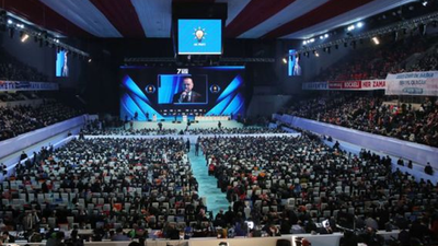 Uykusuz, AKP kongresini kapağına taşıdı