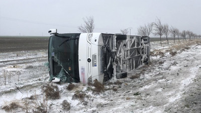 Yoldan çıkan tur otobüsü şarampole devrildi: 34 yaralı