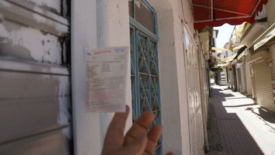 Açılma sonrası esnafı bekleyen sürpriz: Postacılar kepenklere yapıştırdı