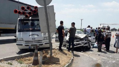 Adana Ceyhan'da otomobil ile kamyonet çarpıştı: 1 ölü, 3 yaralı