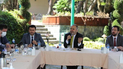 AKP’li başkan gri pasaport iddialarını yanıtladı: Onore olsun diye 1-2 daire başkanı gönderdik