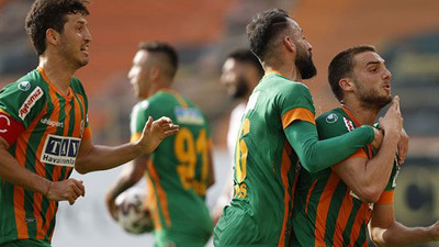 Alanyaspor'un yıldızı hastaneye kaldırıldı