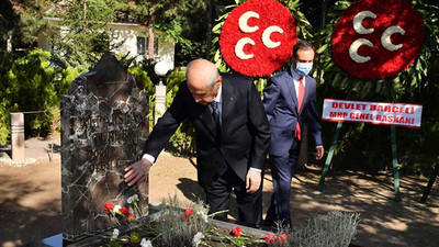 Bahçeli'den Türkeş'in mezarına ziyaret