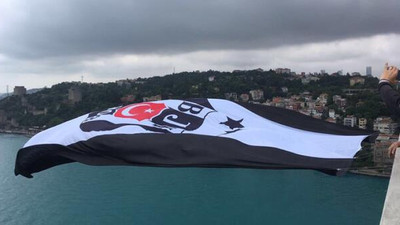 Beşiktaş'ın bayrağı köprülerde dalgalanmaya başladı