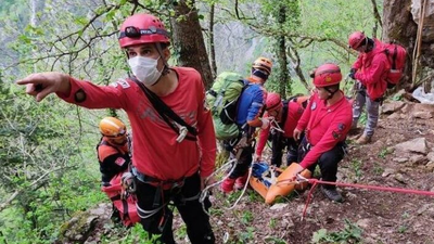 Define ararken canından oldu