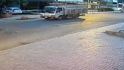 Hasta yataklarını ve sandalyeleri çaldılar