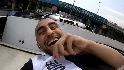 Metrobüsün üstünde tehlikeli yolculuk: 5 durak gitti