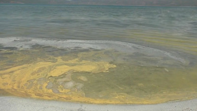 Salda Gölü'nde yapılaşma devam ediyor: Gölün rengi değişti