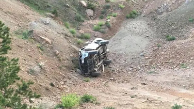 Sivas'ta kamyonet şarampole devrildi; karı- koca öldü, 4 kişi yaralandı