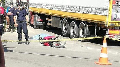 TIR'ın altında kalan kasksız sürücü hayatını kaybetti