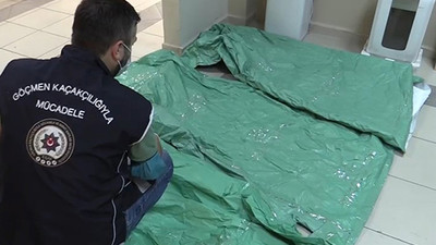 15 göçmenin yakalandığı operasyonda ele geçirilen tulumlar şaşırttı