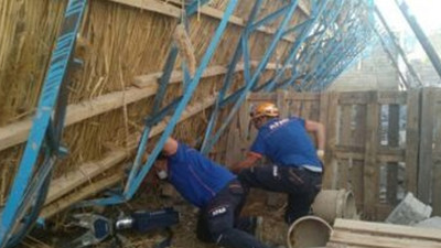 Ahır inşaatı çöktü, 150 hayvan göçük altında kaldı