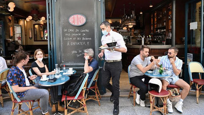 Bakan Koca duyurdu: Kafe ve restoran çalışanları da aşılanacak