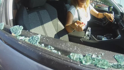 Beyoğlu'nda konsolosluk aracındaki kadınlara kapkaç şoku