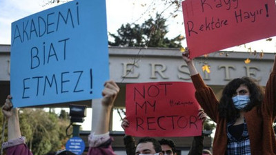 Boğaziçi Üniversitesi'nde 'atanmış rektörü' protesto ettikleri için 'bursları' kesilen öğrenciler Meclis gündeminde