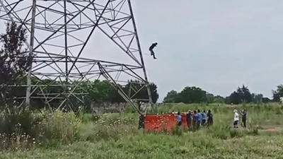 Bursa'da bir garip olay: 'Şov yapma' diyenlere, 'Ben Beyaz mıyım?' diyerek yüksek gerilim hattından atladı