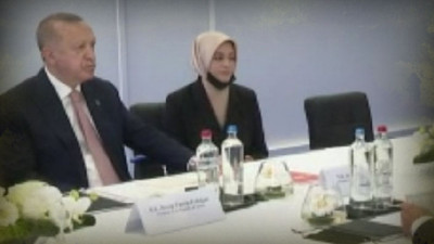 Erdoğan'ın NATO tercümanı tartışma yarattı: Liyakati de 'başörtüsü'ne bağladılar