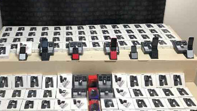 İzmir'de piyasa değeri 3 milyon liralık kaçak ürün ele geçirildi