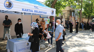 Kartal Belediyesi’den LGS öncesi okullarda maske, su ve dezenfektan ikramı