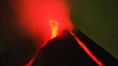 Merapi Yanardağı'nda bir ayda ikinci patlama