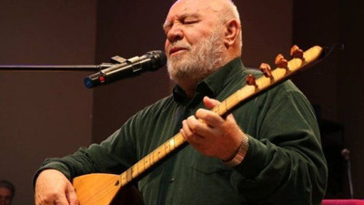 Musa Eroğlu, sahne emekçileri için bağlamasını satışa çıkardı